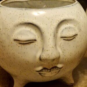 2 PIECE FACE POT SET...   GREAT FOR   CELL PHONES ..REMOTES ...    PLANTS ...